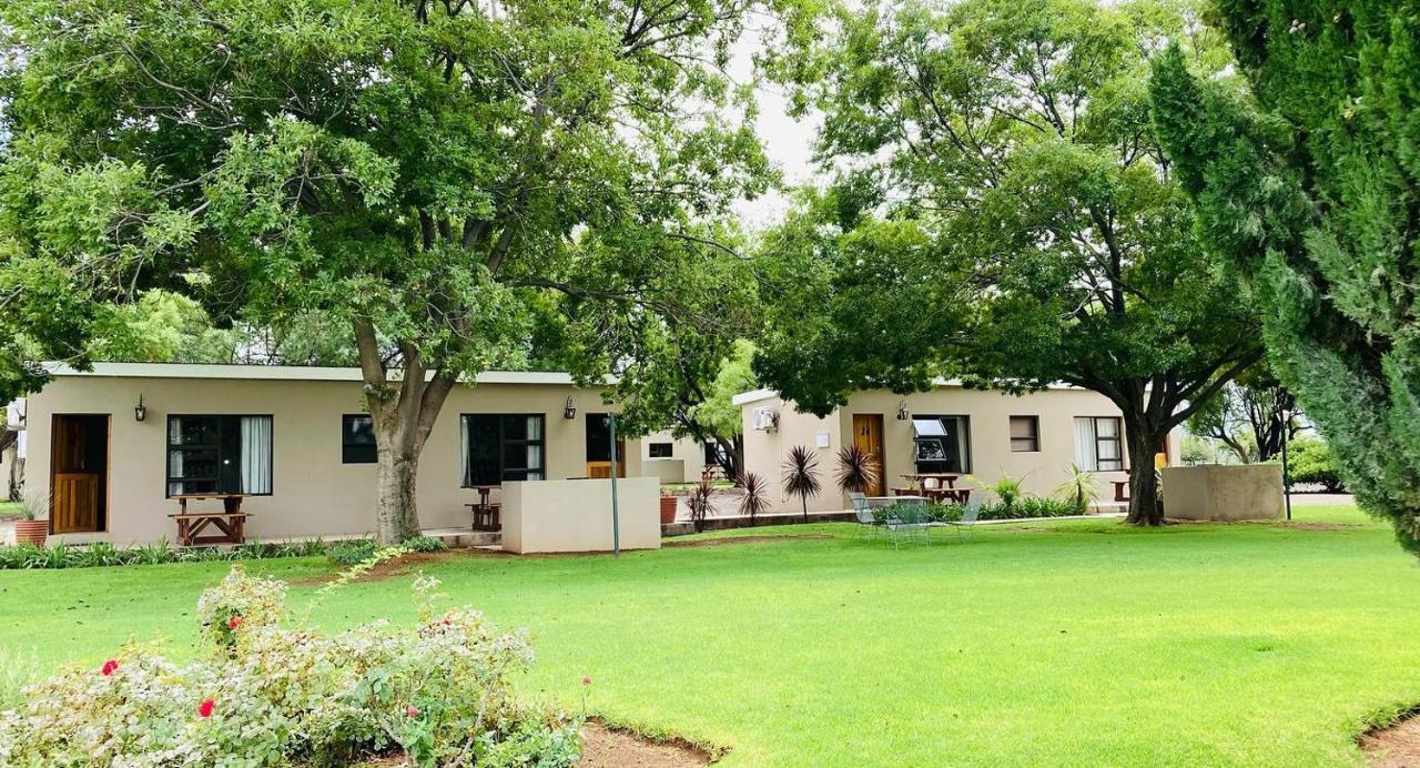 Travalia Guest Farm *